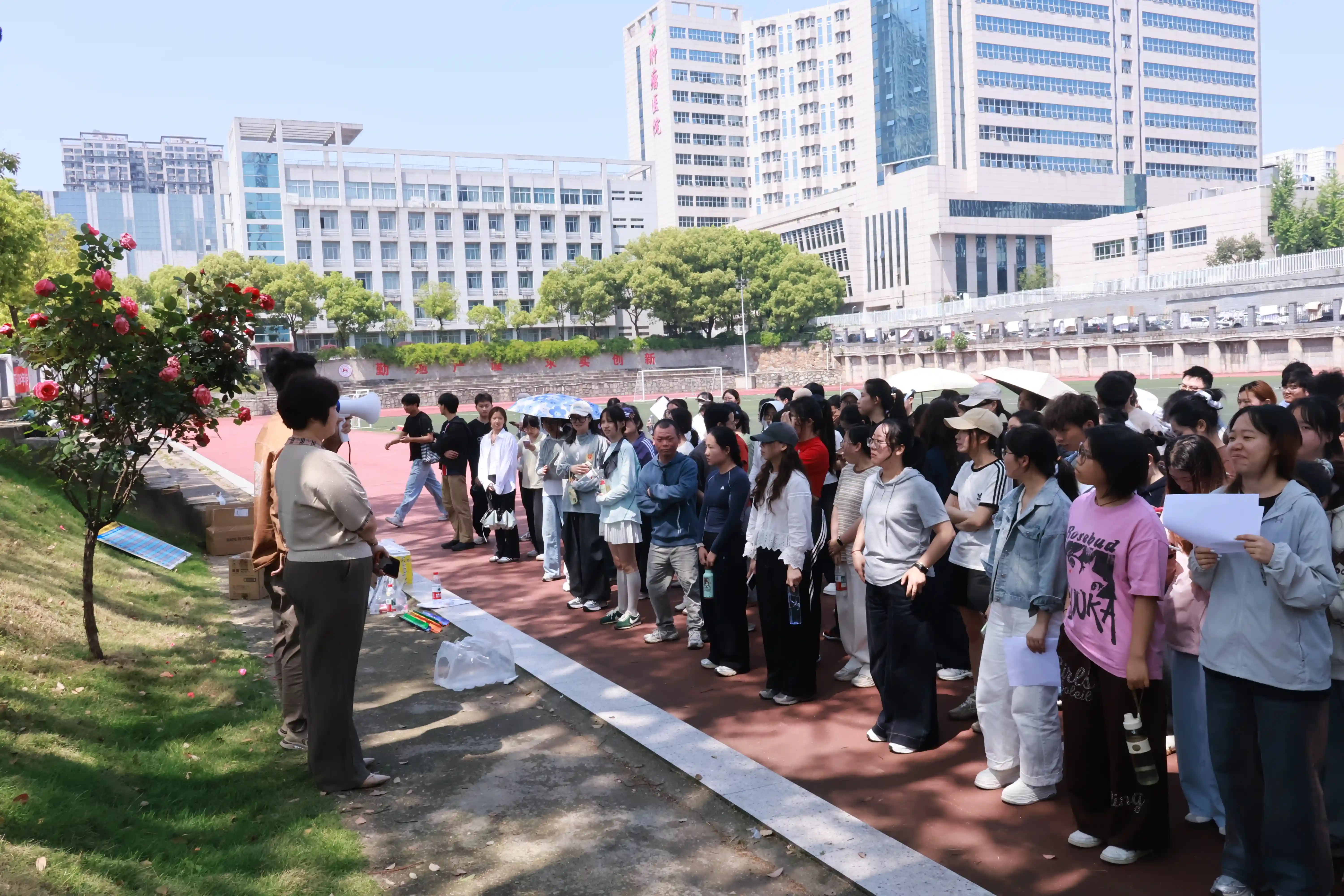 学校一年一度的趣味运动会 | 艾自由网 | ifree6.cn